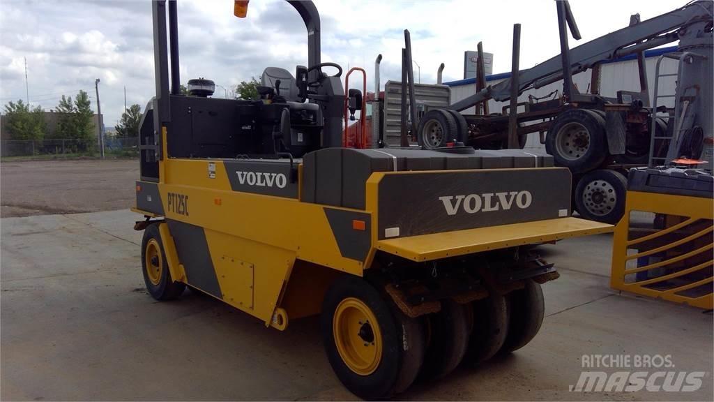 Volvo PT125C Пневматични гумени  ролки
