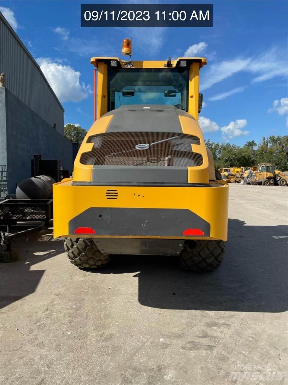 Volvo SD115B Двойни барабанни ролки
