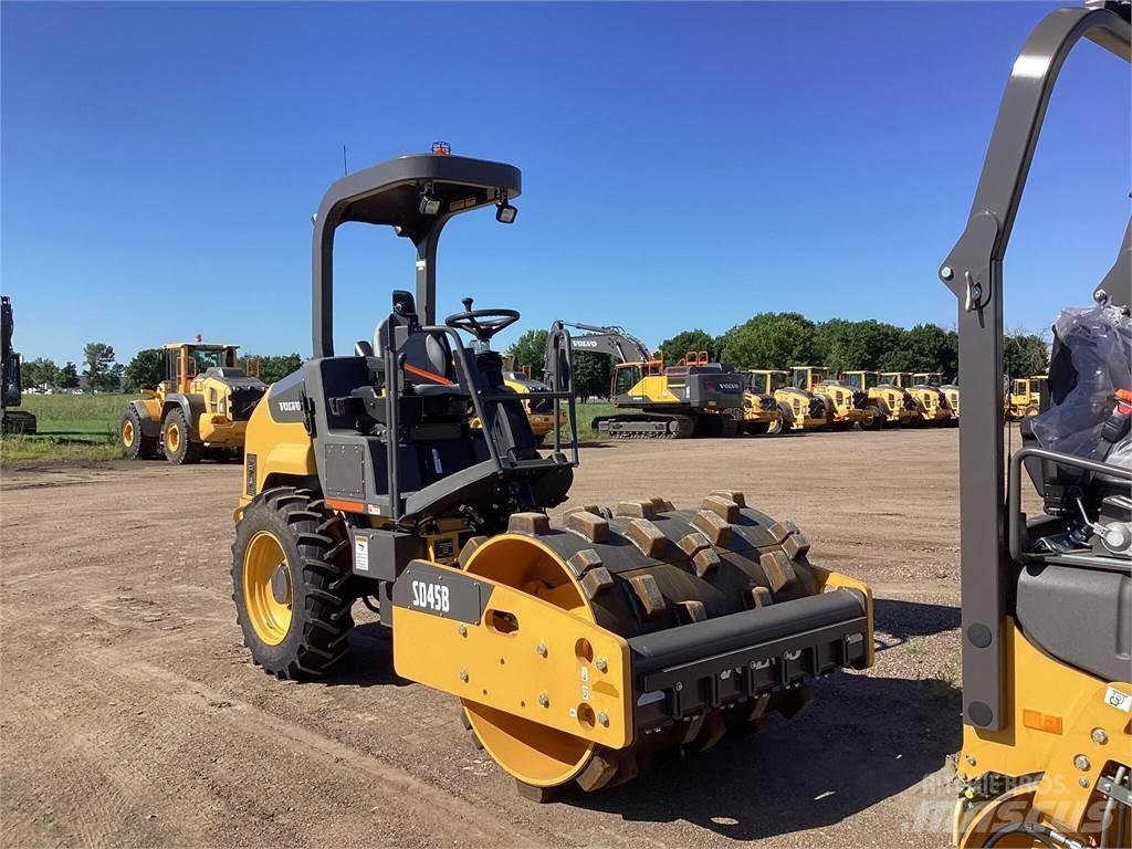 Volvo SD45B Двойни барабанни ролки
