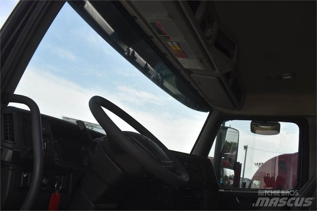 Volvo VHD104F300 Самосвал