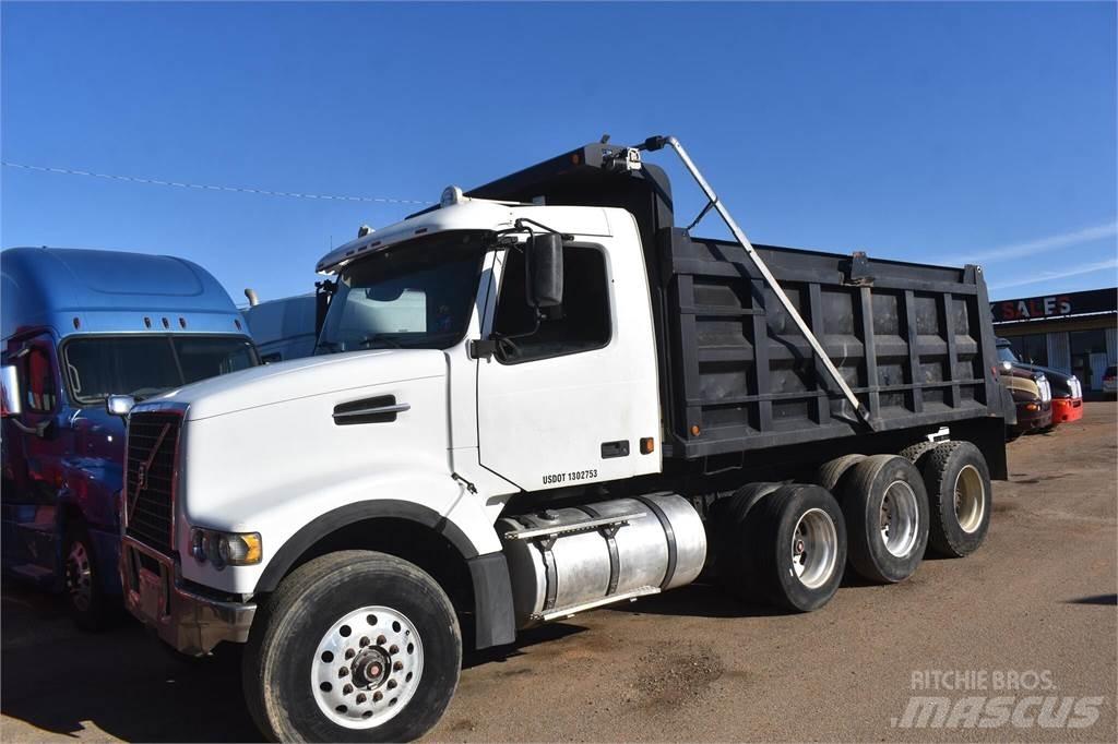 Volvo VHD64F200 Самосвал