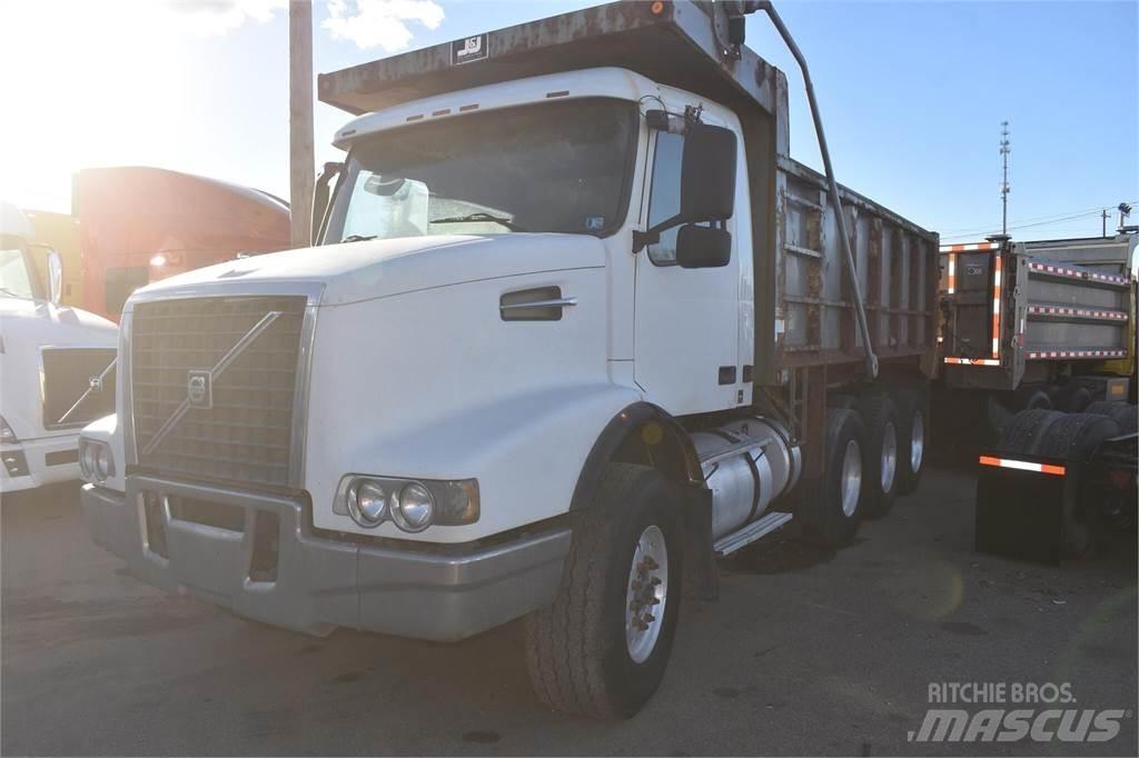 Volvo VHD84B200 Самосвал