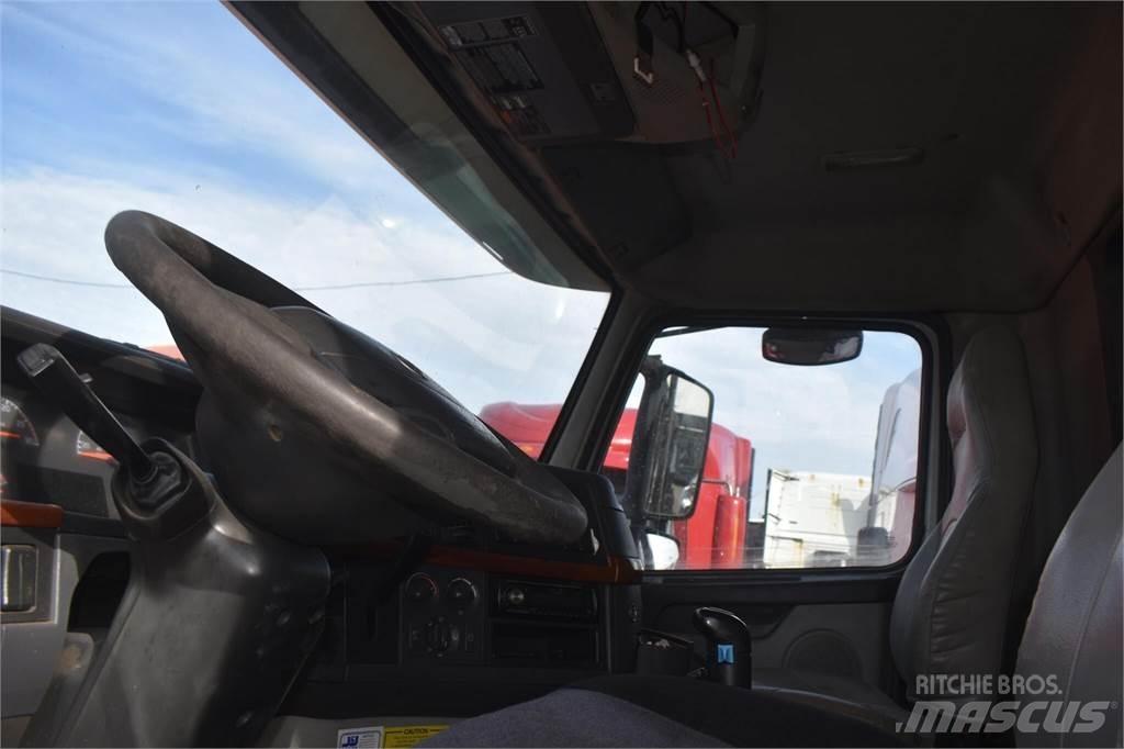 Volvo VHD84B200 Самосвал