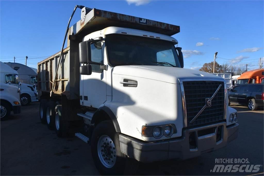 Volvo VHD84B200 Самосвал