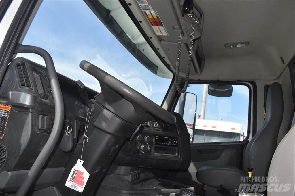 Volvo VHD84B300 Самосвал
