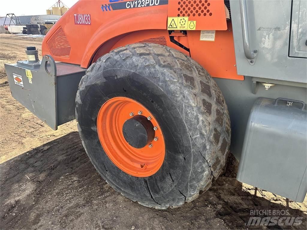 XCMG CV123PDU Двойни барабанни ролки
