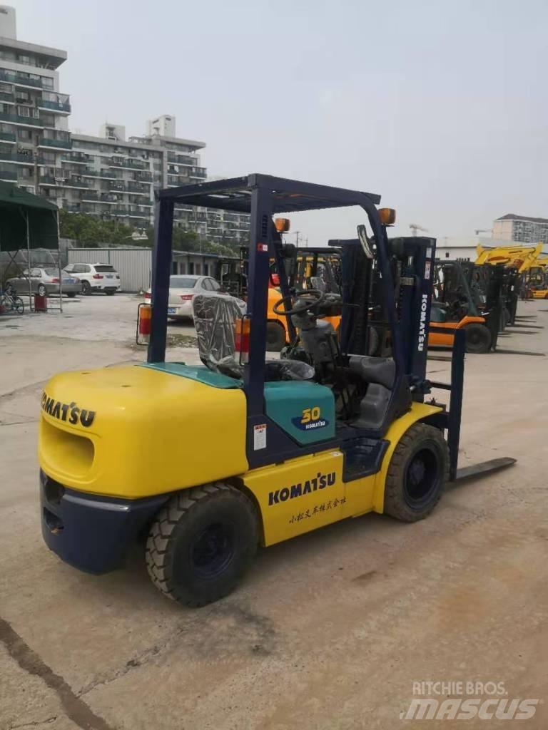 Komatsu FD 30 T-14 Дизелови камиони