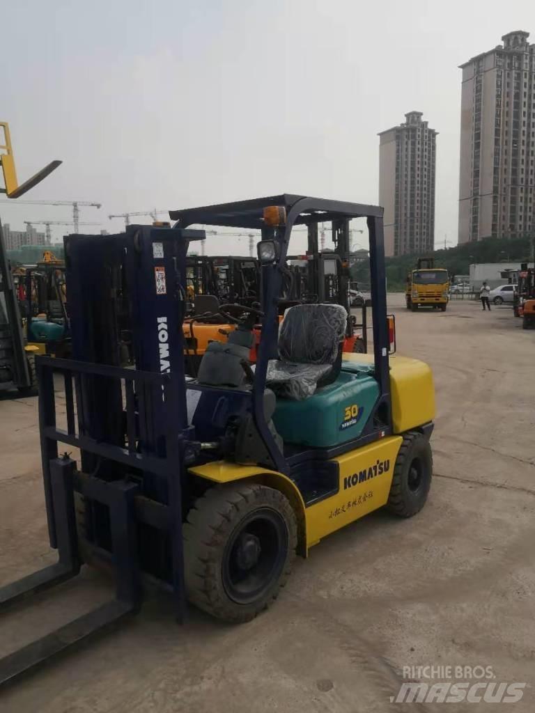 Komatsu FD 30 T-14 Дизелови камиони