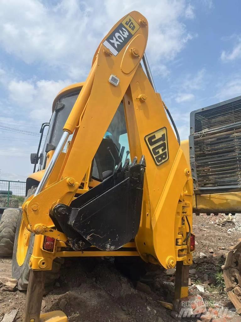 JCB 3cx Товарач със заден ексватор