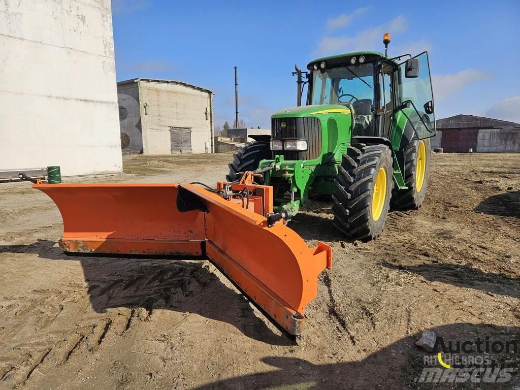 John Deere 6820 Трактори