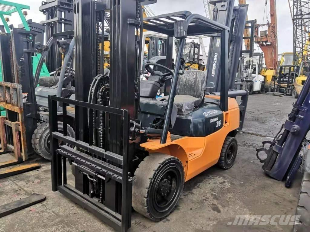 Toyota 3.5 ton Дизелови камиони