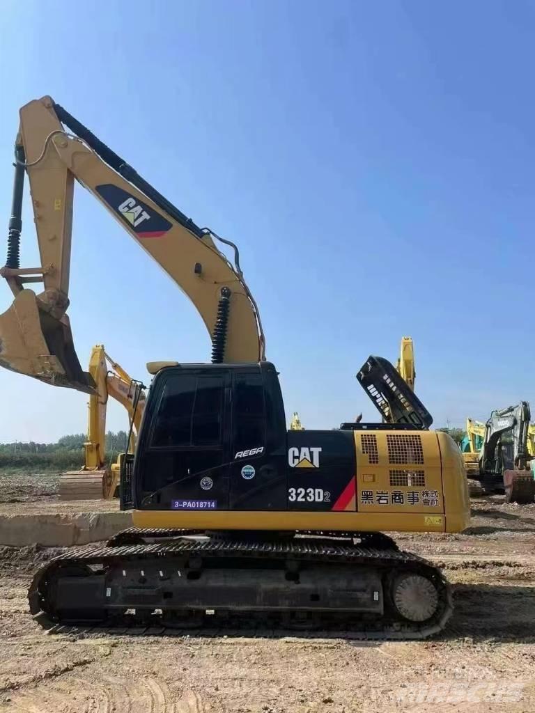 CAT 323D2 Верижен екскаватор
