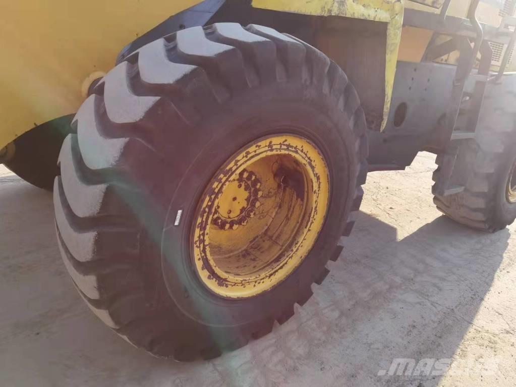 Komatsu WA 320-3 Колесни товарачи
