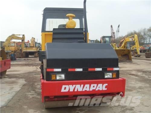 Dynapac CC 211 Двойни барабанни ролки
