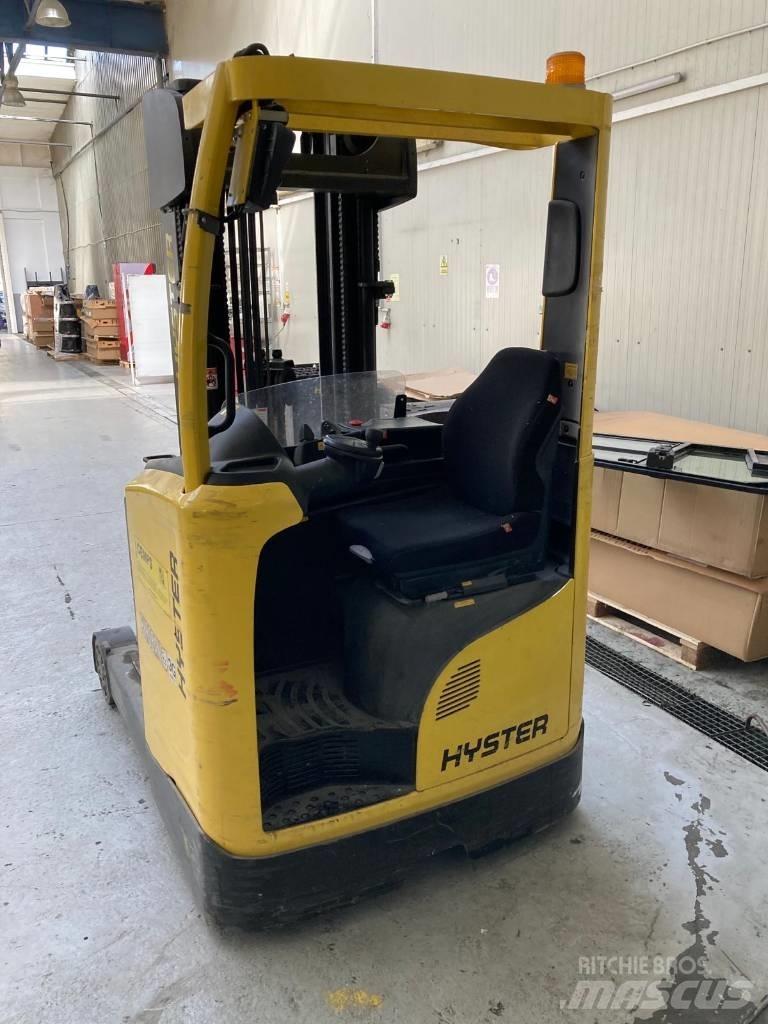 Hyster R 1.6 PYROBAN Ретрак/ Високоповдигач с изместване на вилката напред