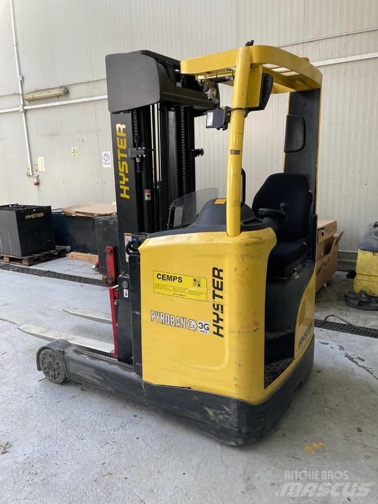 Hyster R 1.6 PYROBAN Ретрак/ Високоповдигач с изместване на вилката напред
