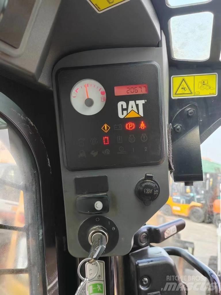 CAT 246 C Мини товарачи
