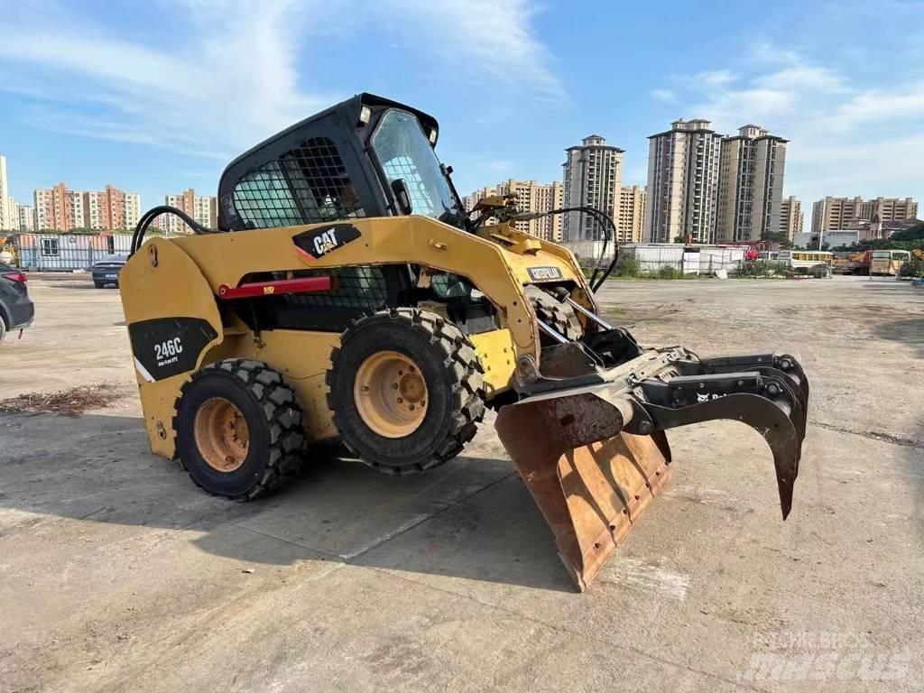 CAT 246 C Мини товарачи
