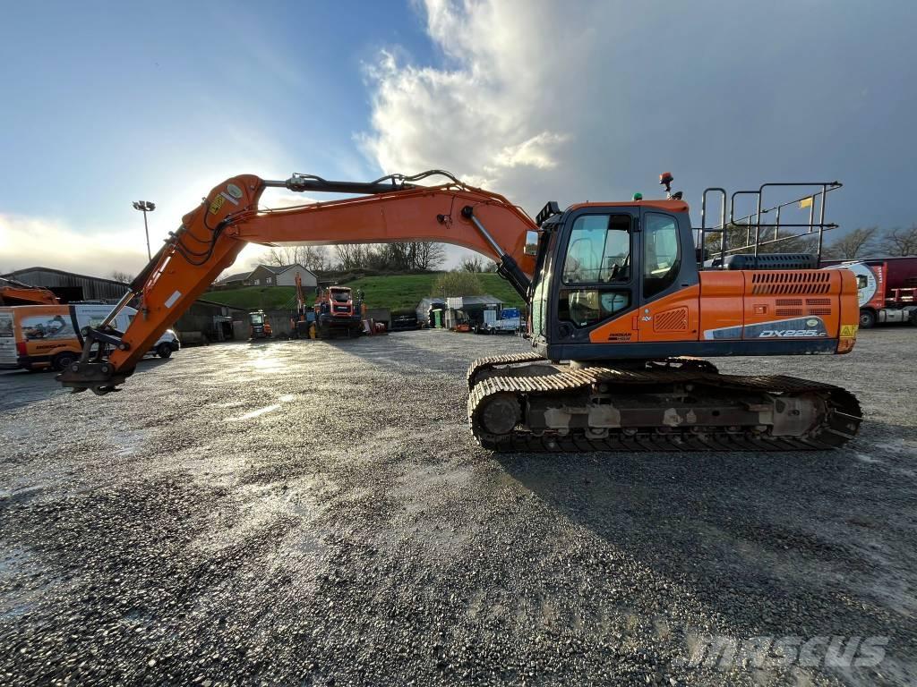 Doosan DX 225 Верижен екскаватор