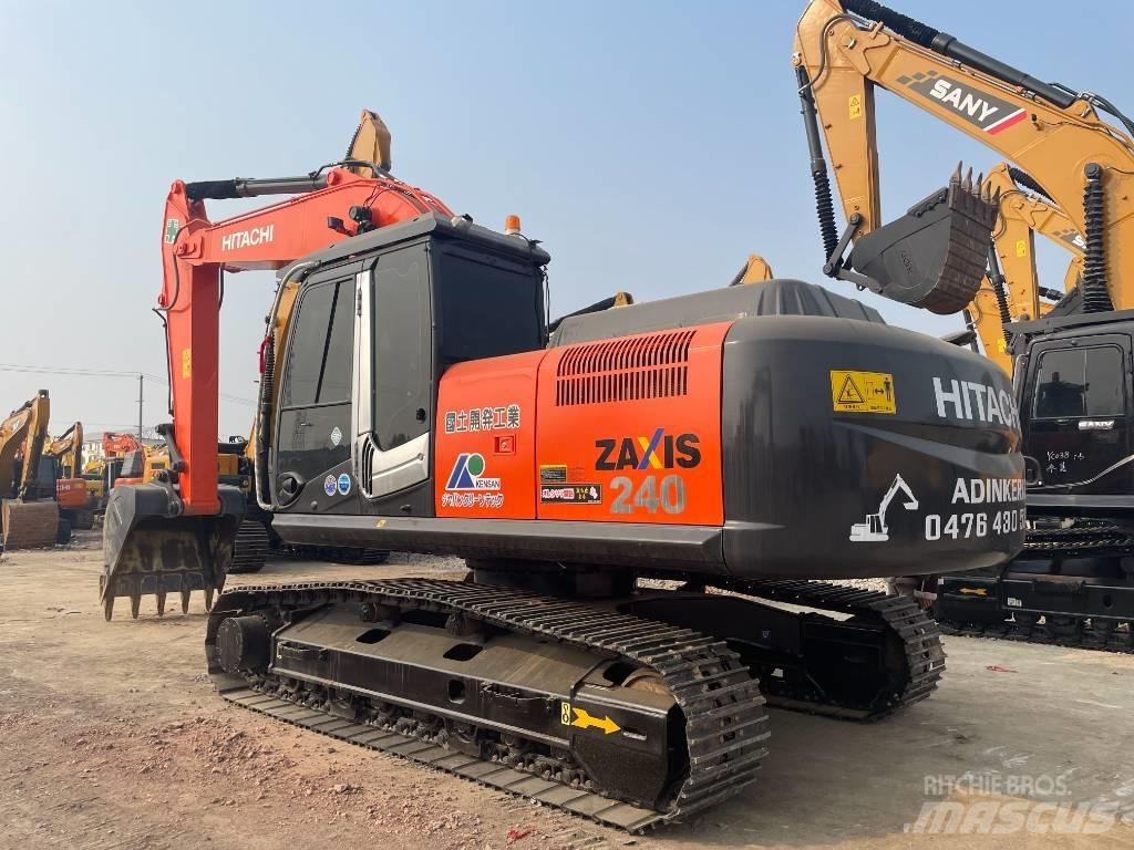 Hitachi 240 Средни екскаватори 7т - 12т
