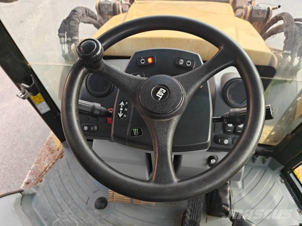 CAT 428 F Товарач със заден ексватор
