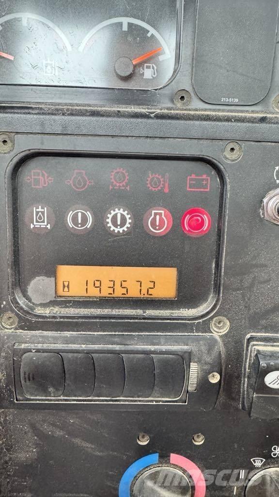 CAT D 6 N LGP Верижни булдозери
