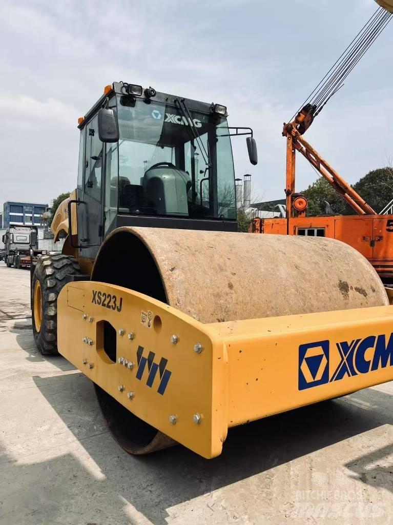 XCMG XS 223 J Еднобарабанни ролки
