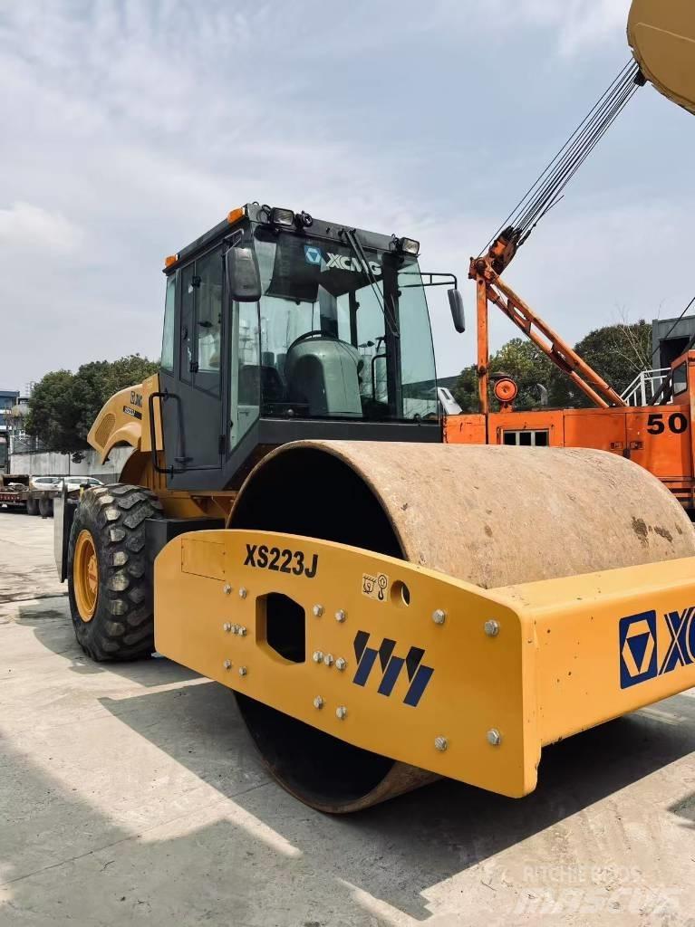 XCMG XS 223 J Еднобарабанни ролки
