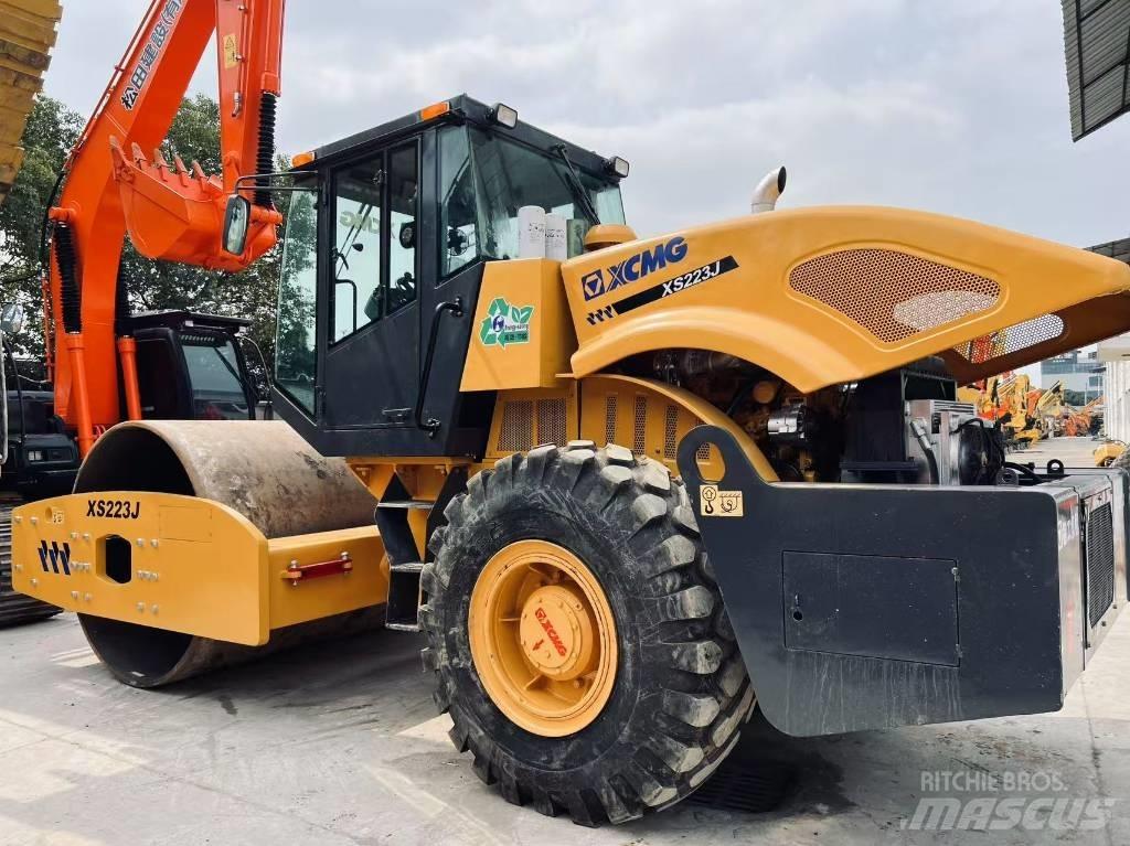 XCMG XS 223 J Еднобарабанни ролки
