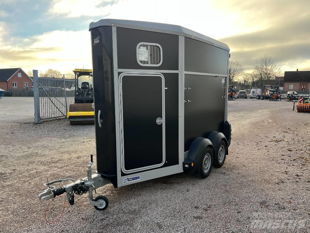 Ifor Williams HB 403 Полуремаркета за превоз на животни
