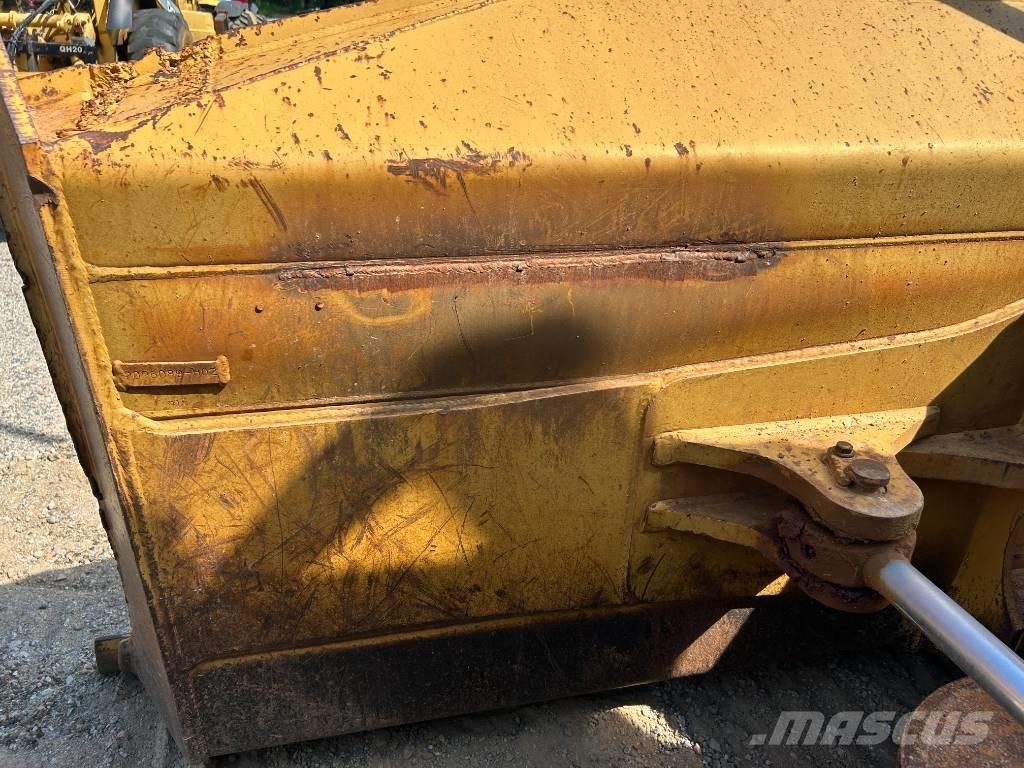 CAT D 5 N XL Верижни булдозери
