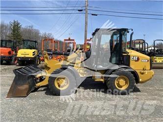 CAT 906M Колесни товарачи