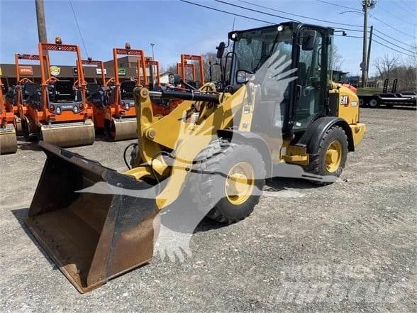 CAT 906M Колесни товарачи