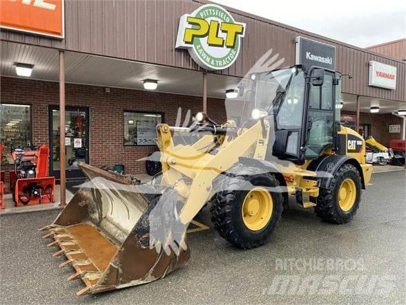 CAT 908M Колесни товарачи