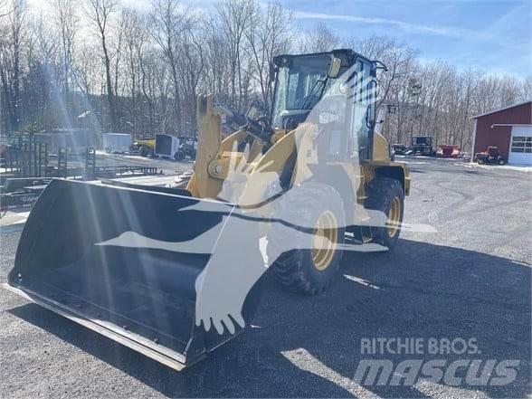 CAT 910 Колесни товарачи