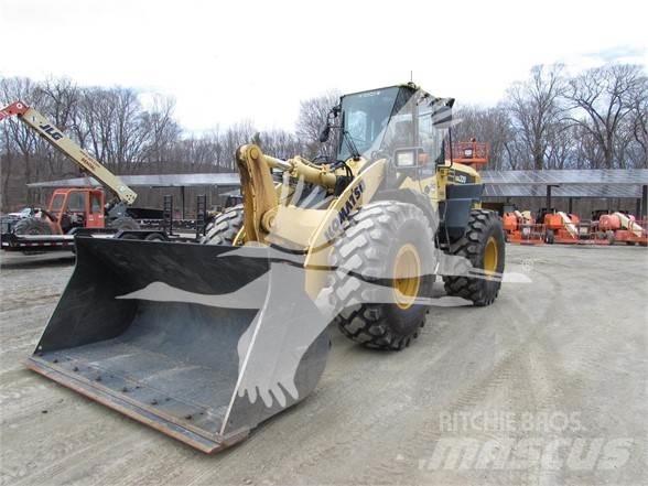 Komatsu WA320 Колесни товарачи
