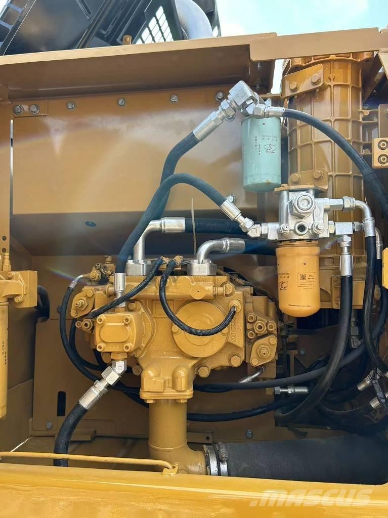 CAT 320 D Верижен екскаватор