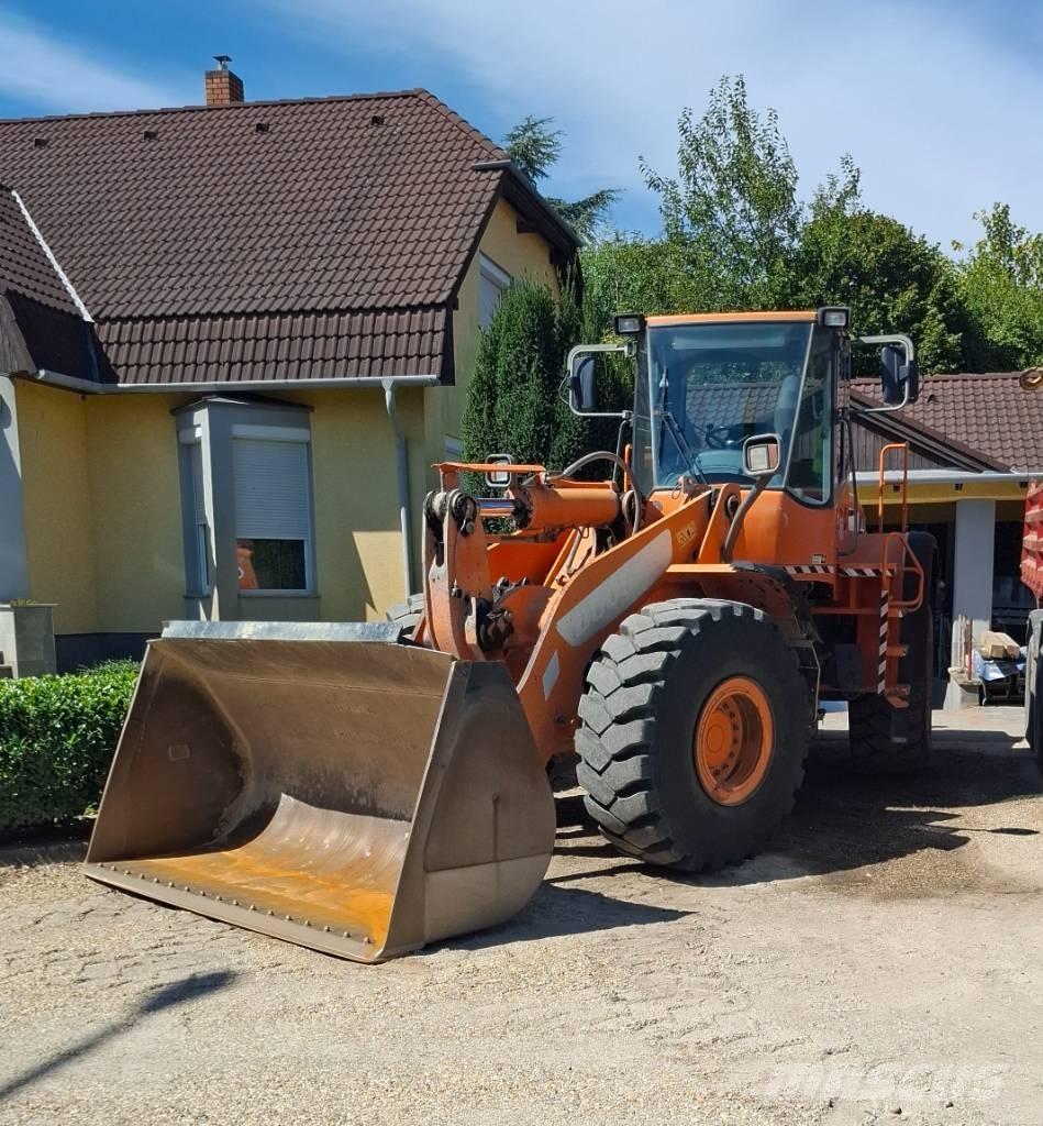 Doosan DL 350 Товарач със заден ексватор