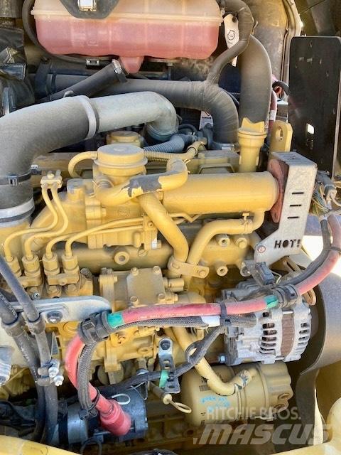 CAT 908 M Колесни товарачи
