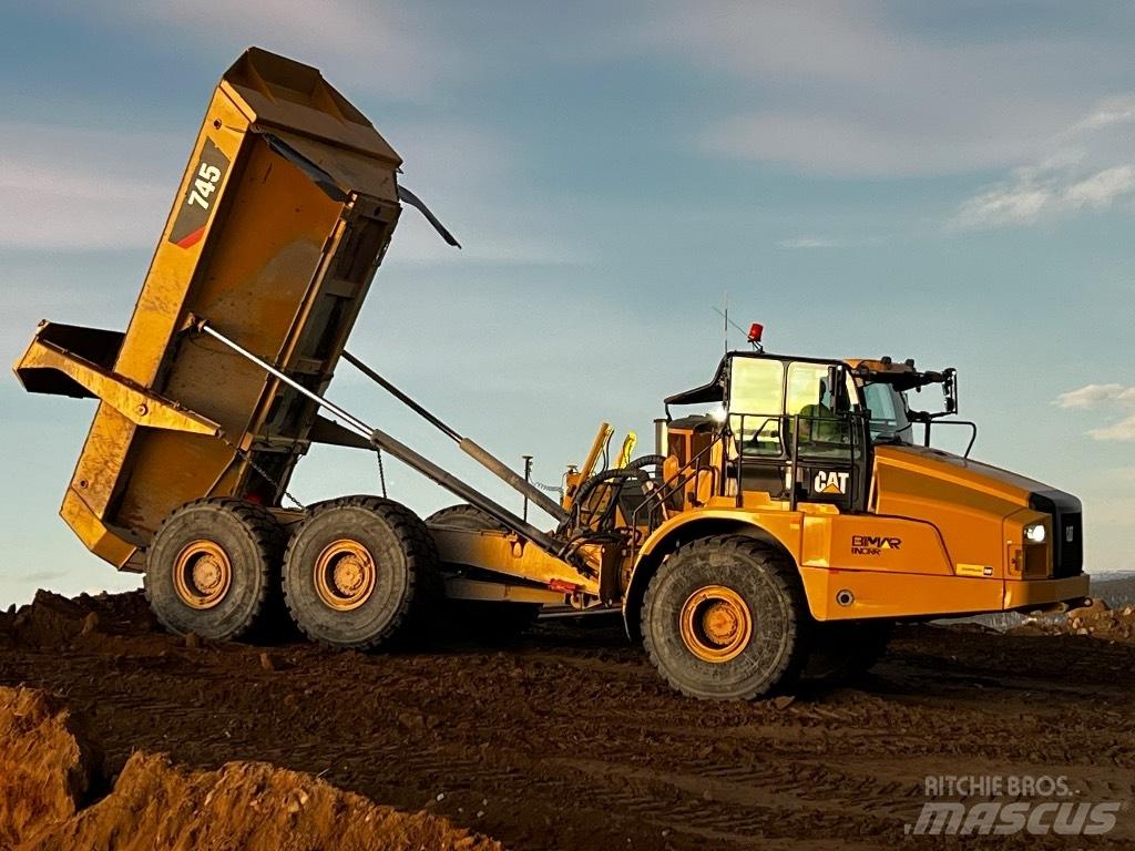 CAT 745 Дъмпери/моторни превозни средства