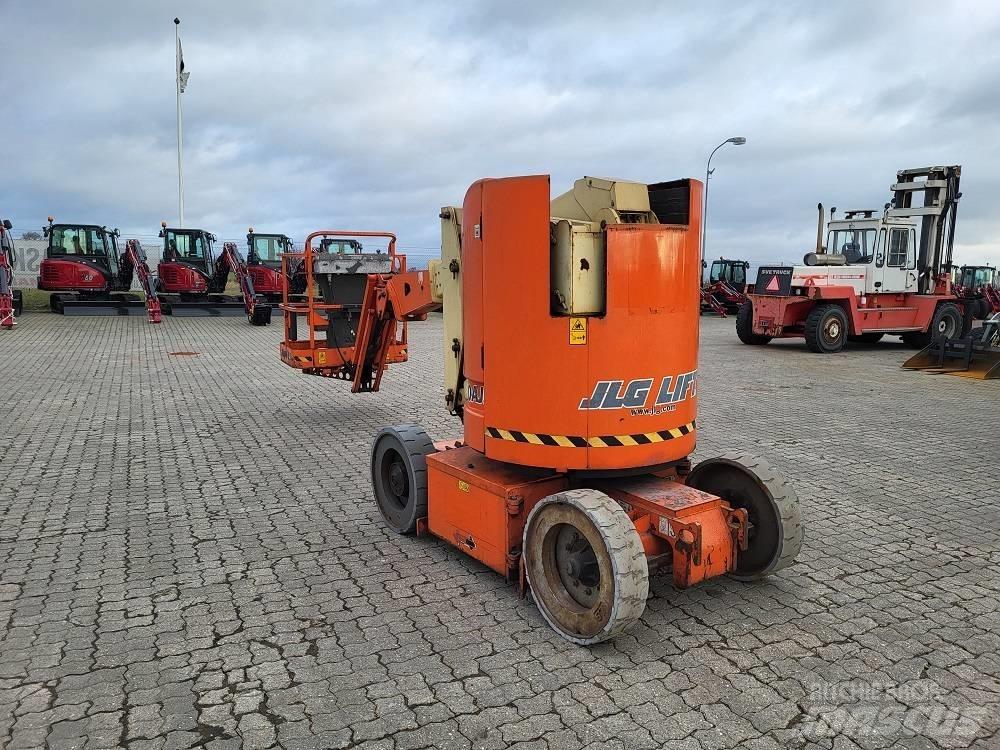JLG E 300 AJP Съчленени стрелови подемници
