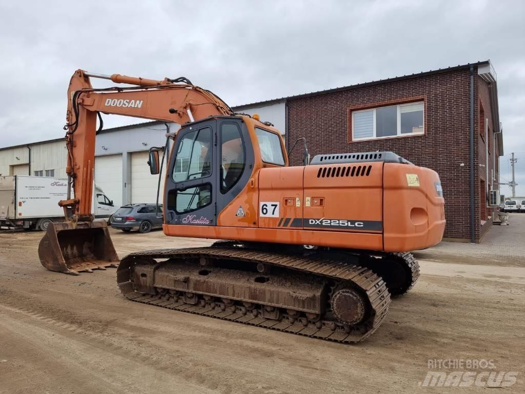 Doosan DX 225 LC Верижен екскаватор