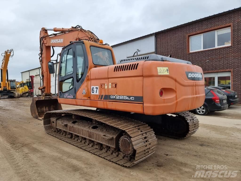 Doosan DX 225 LC Верижен екскаватор