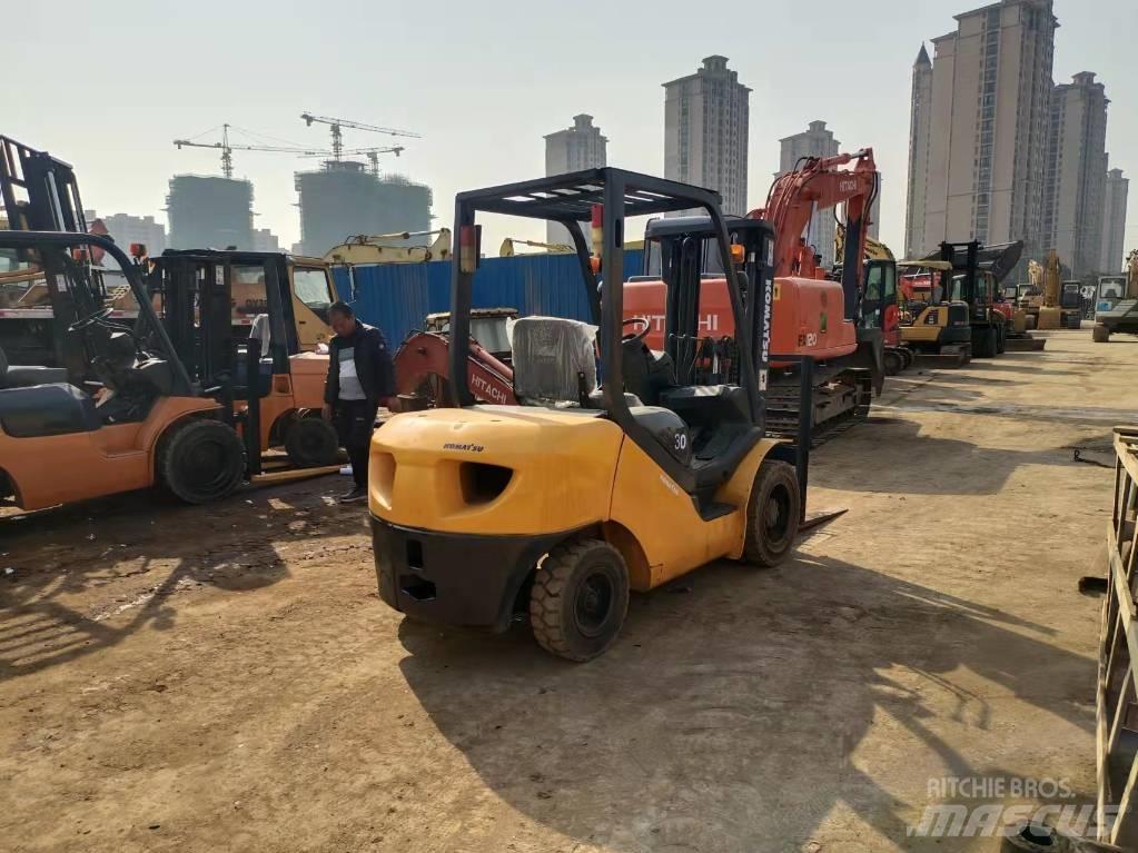 Komatsu FD 30 T-16 Дизелови камиони