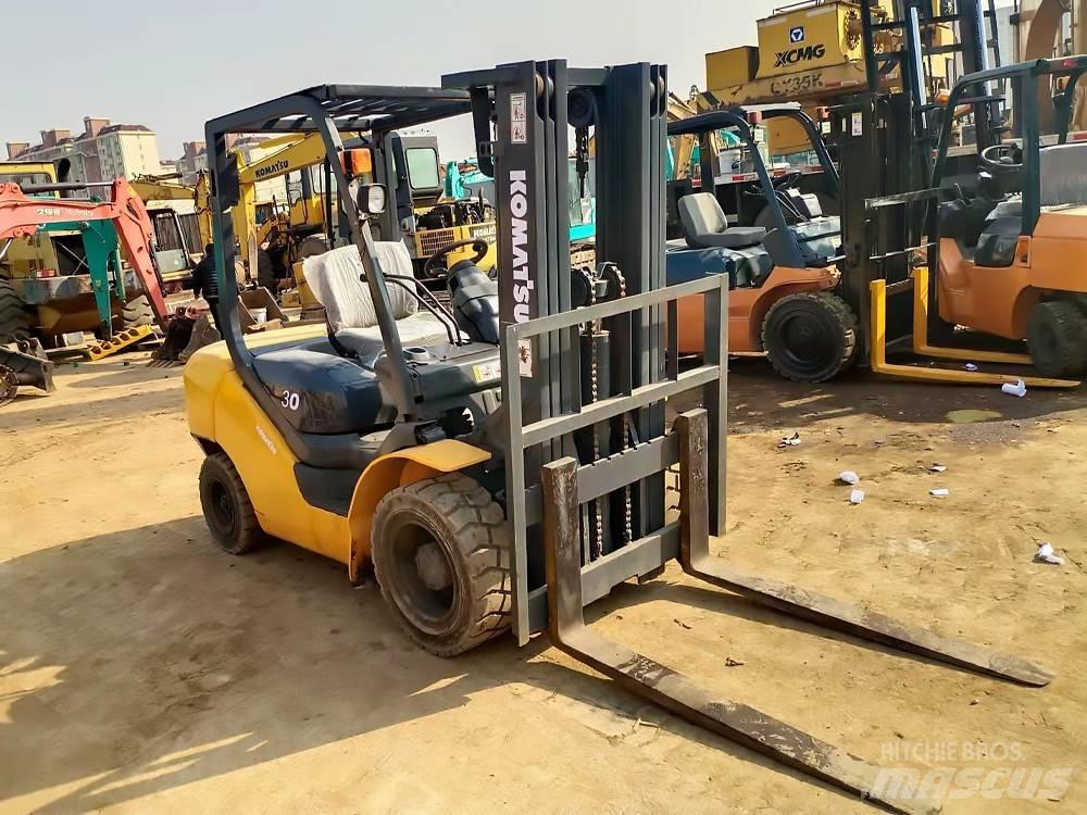 Komatsu FD 30 T-16 Дизелови камиони