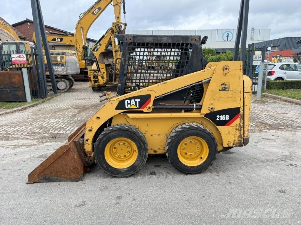 CAT 216B (226B) Мини товарачи
