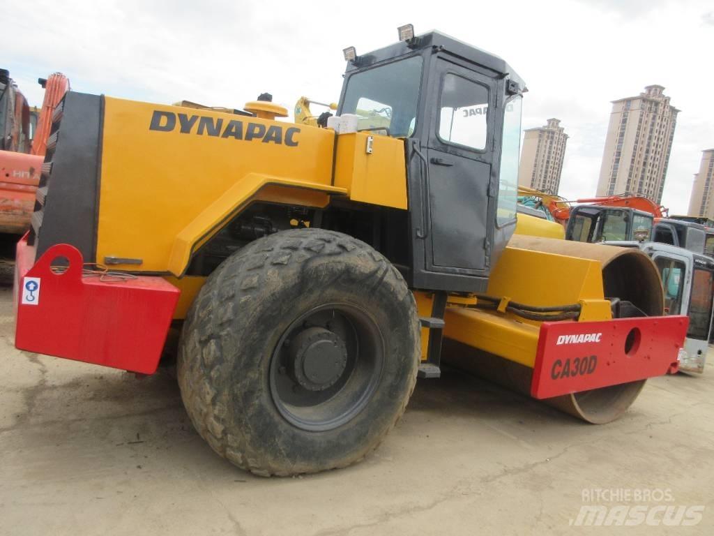 Dynapac CA 30 D Еднобарабанни ролки

