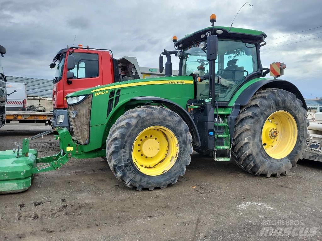 John Deere 8320 R Трактори