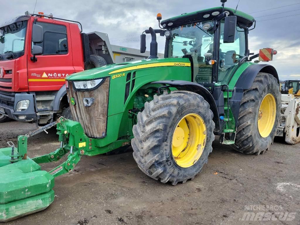 John Deere 8320 R Трактори