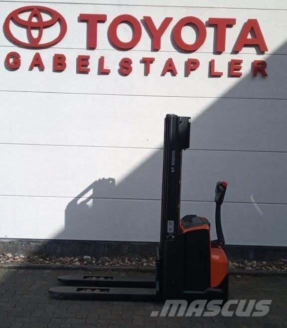 Toyota SWE120L Колички високоповдигачи с теглич